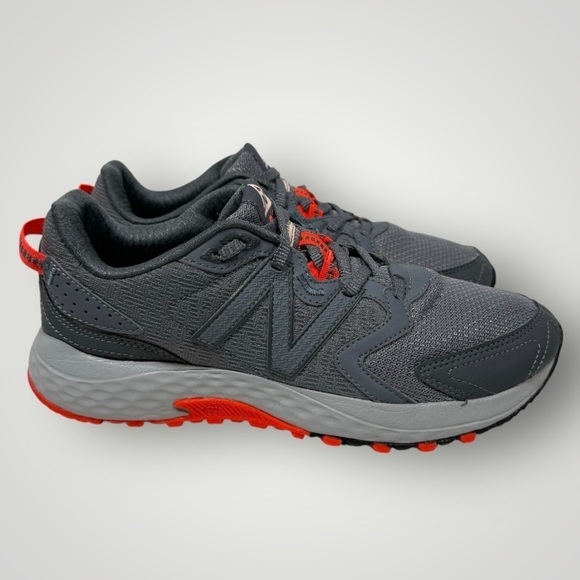 New Balance Shoes - Women’s New Balance 410v7 size 8.5